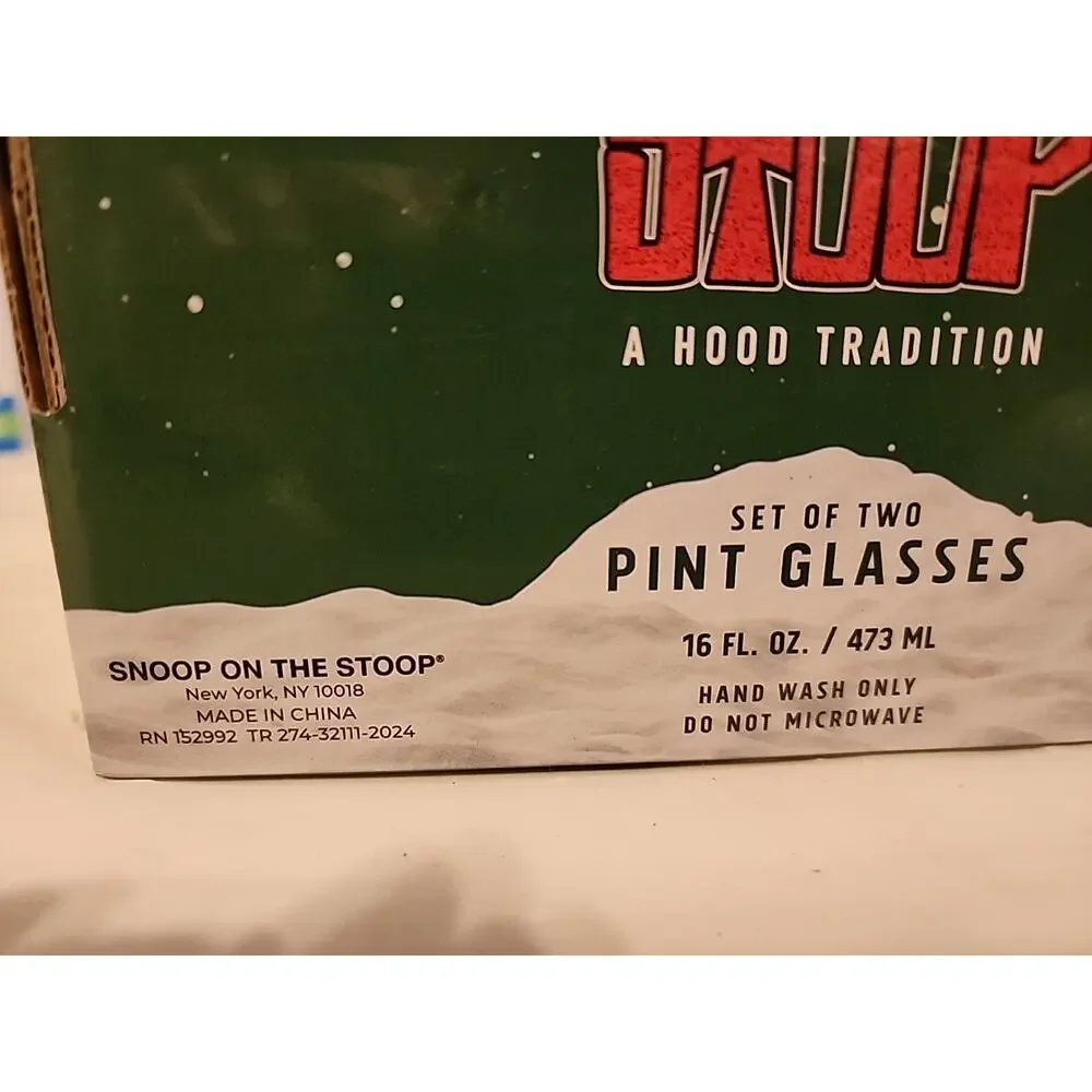 New Snoop Dogg Snoop on the Stoop Christmas Pint Glass Set 2 Glasses
